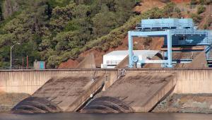 Turbiny wodne na jeziorze Oroville w Kalifornii, USA.